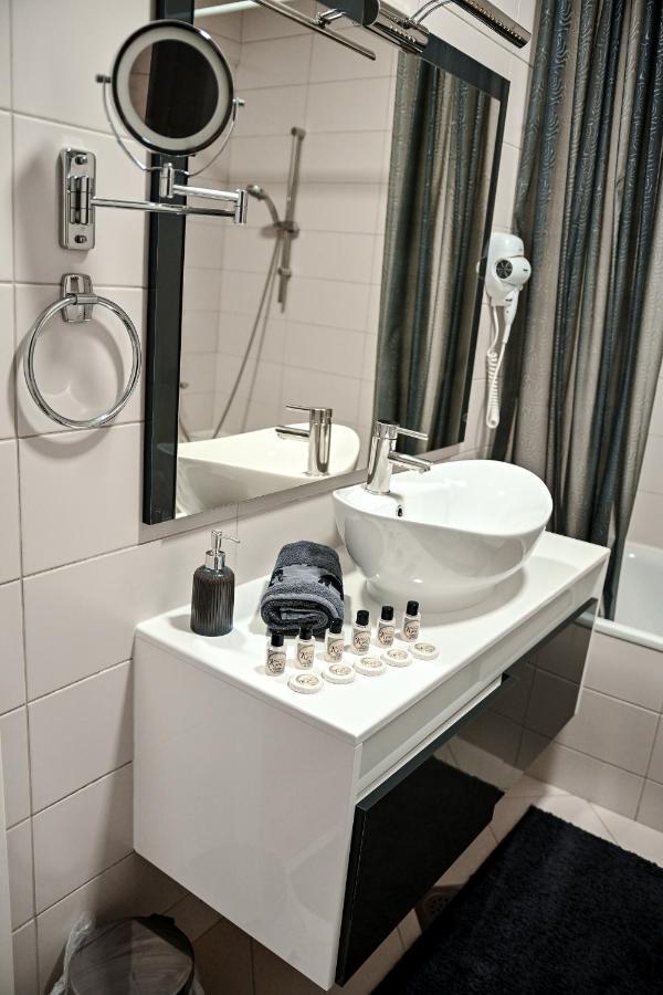 Luxury Apartment Karic Free Parking トゥズラ エクステリア 写真