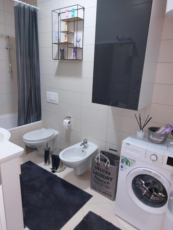 Luxury Apartment Karic Free Parking トゥズラ エクステリア 写真